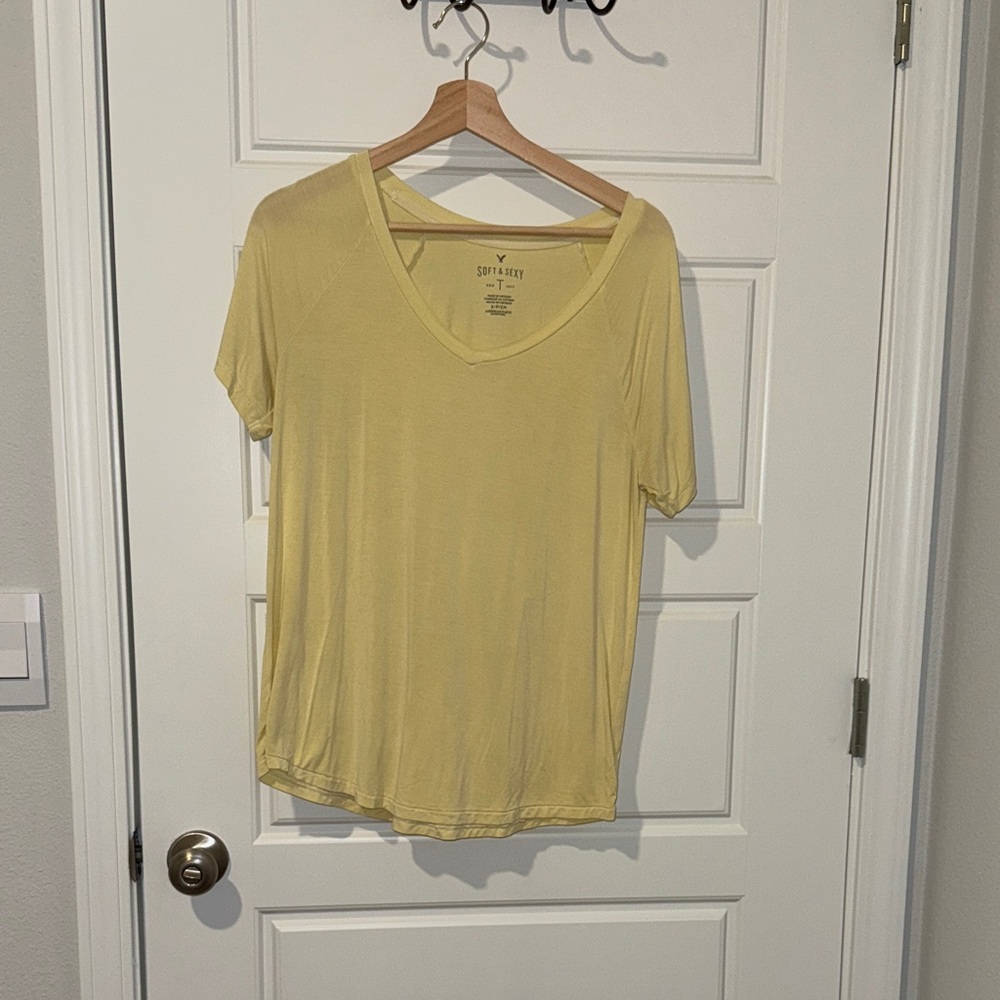 american eagle soft & sexy tee yellow size small